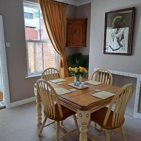Character Beverley Town House Bagian luar foto